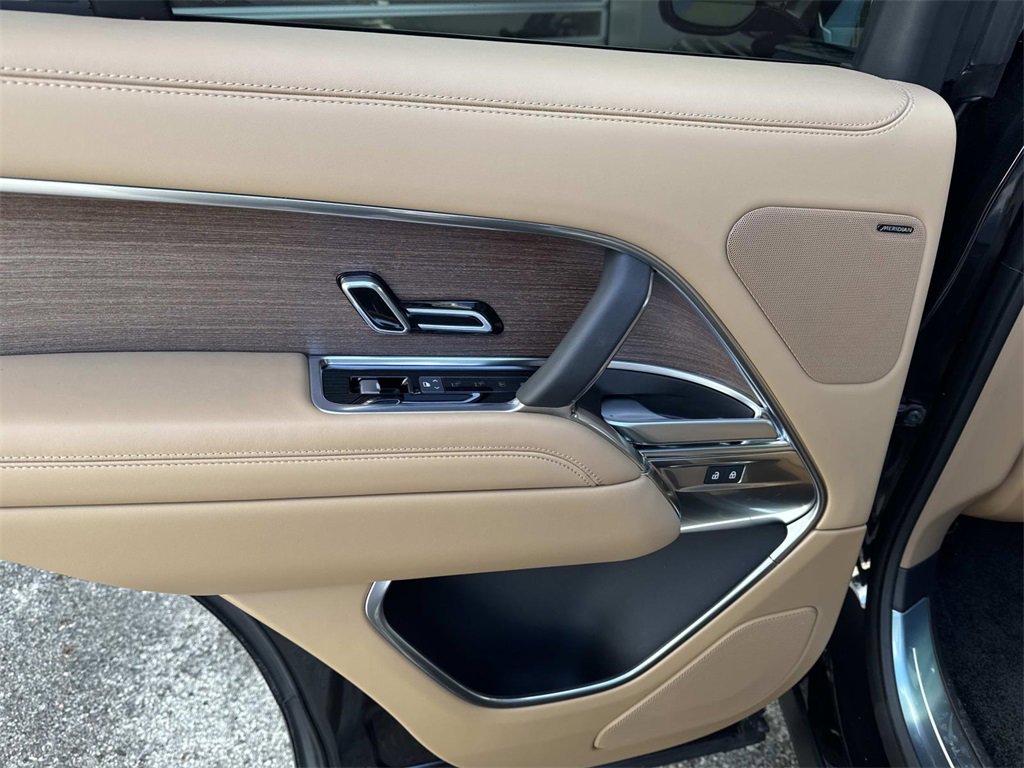 New 2026 Land Rover Range Rover SE image 13