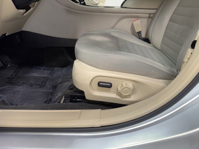 Used 2018 Ford Taurus SE FWD image 4