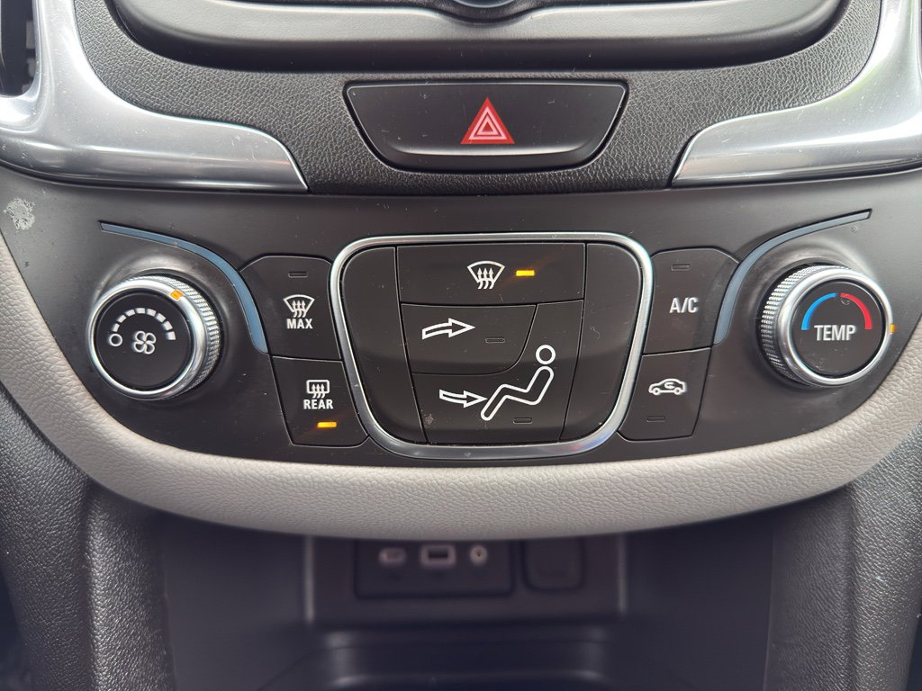 Used 2021 Chevrolet Equinox LS w/ LS Convenience Package image 29