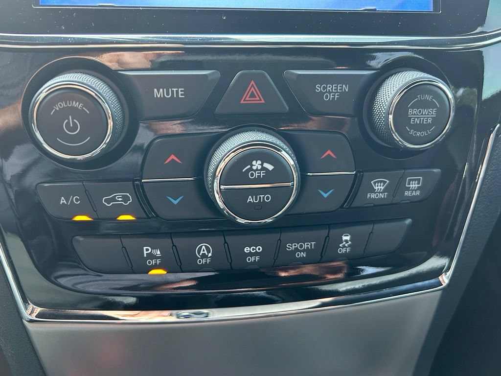 Used 2021 Jeep Grand Cherokee Altitude AWD/4WD image 29