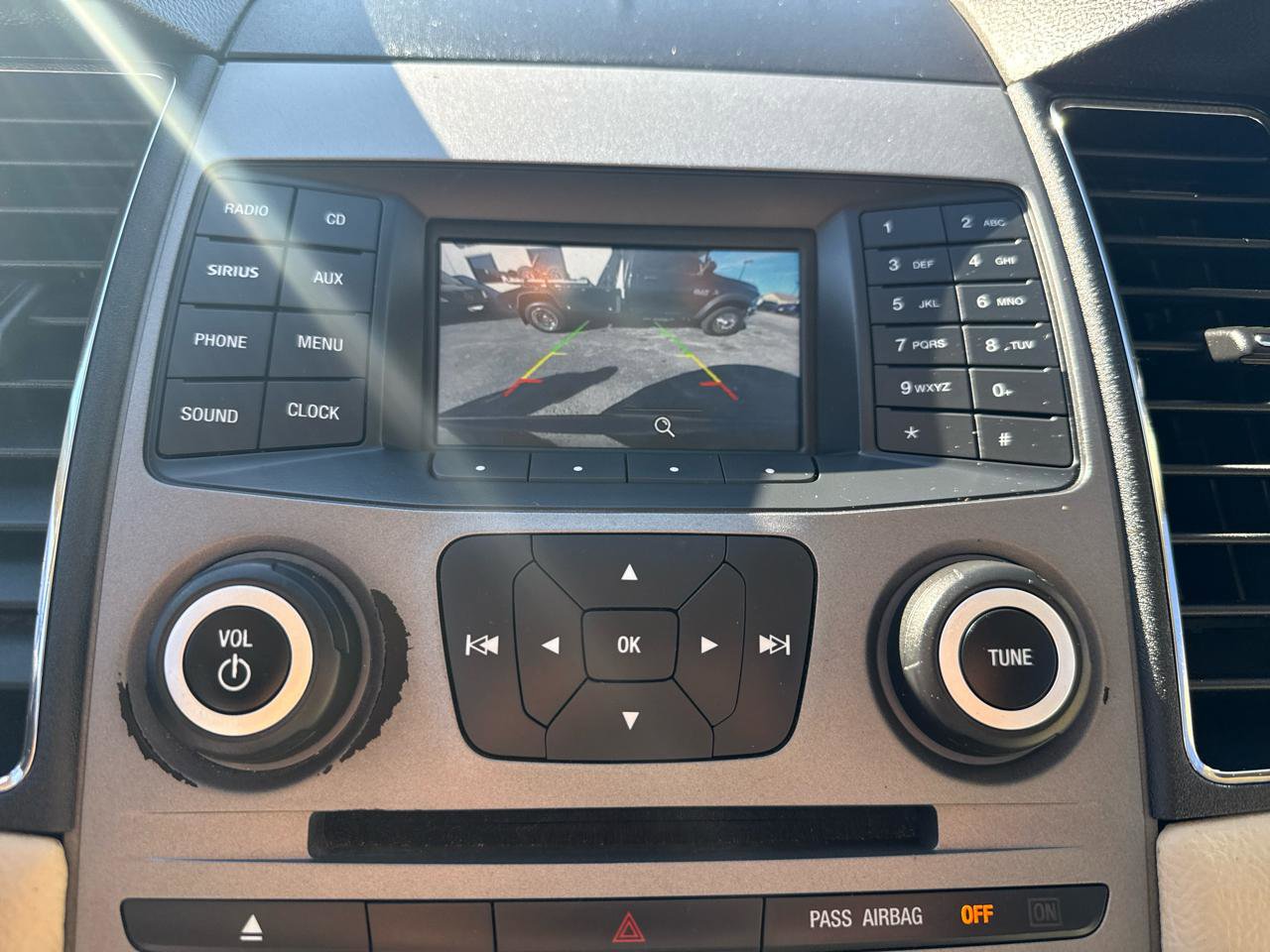 Used 2017 Ford Taurus SE FWD image 21