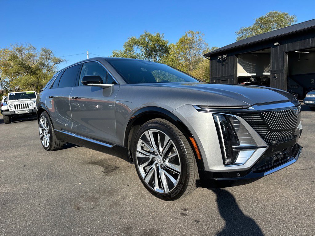Used 2024 Cadillac Lyriq Luxury image 1