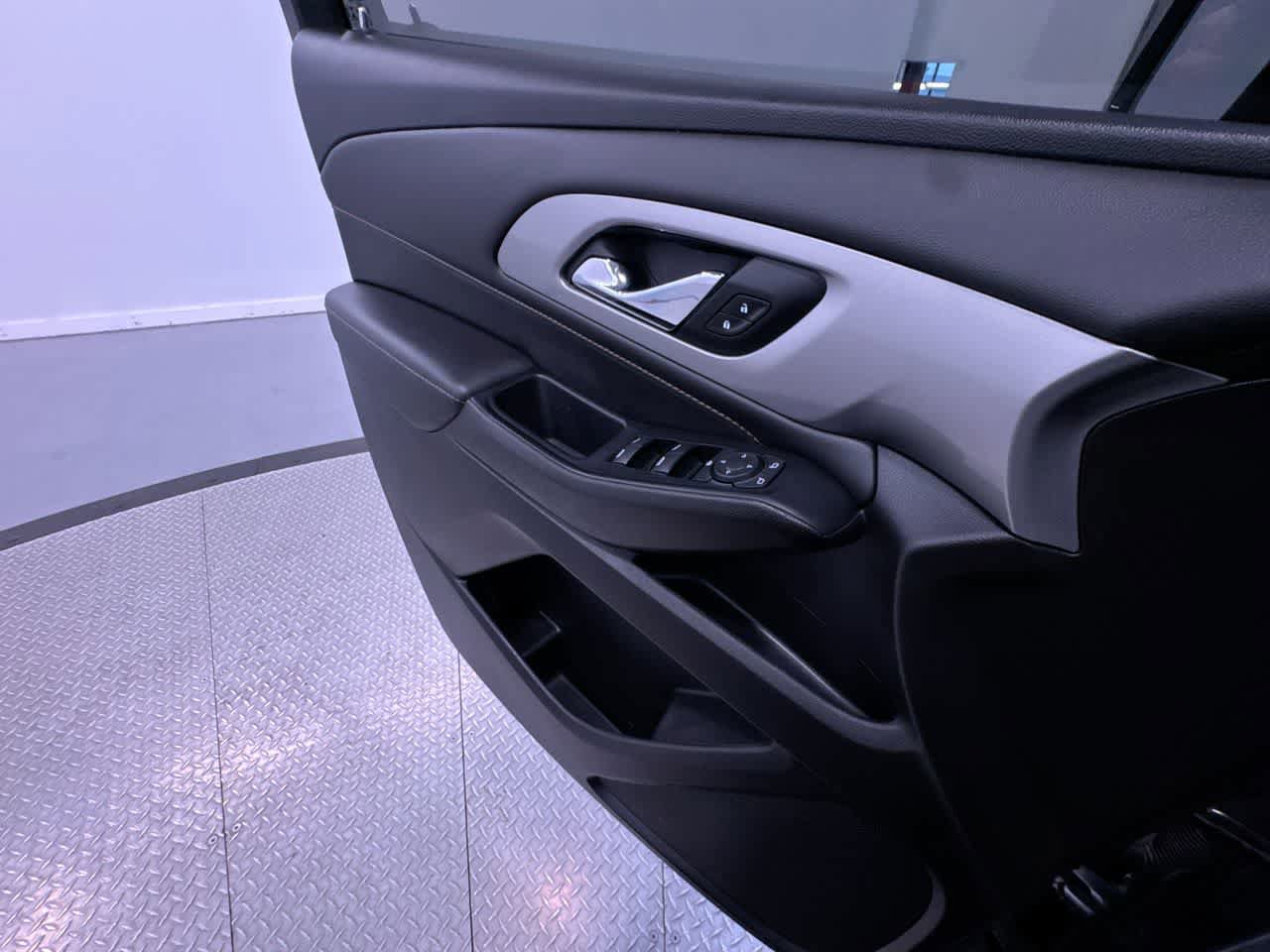 Used 2021 Chevrolet Traverse LS w/ LPO, Floor Liner Package AWD/4WD image 31