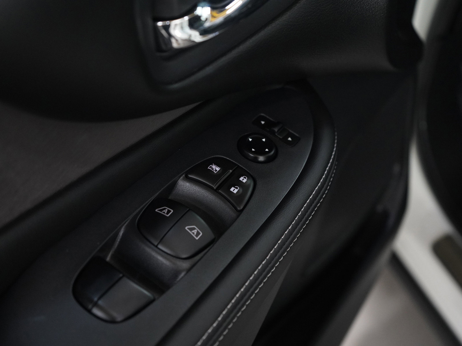 Used 2024 Nissan Murano SV w/ SV Midnight Edition Package image 17