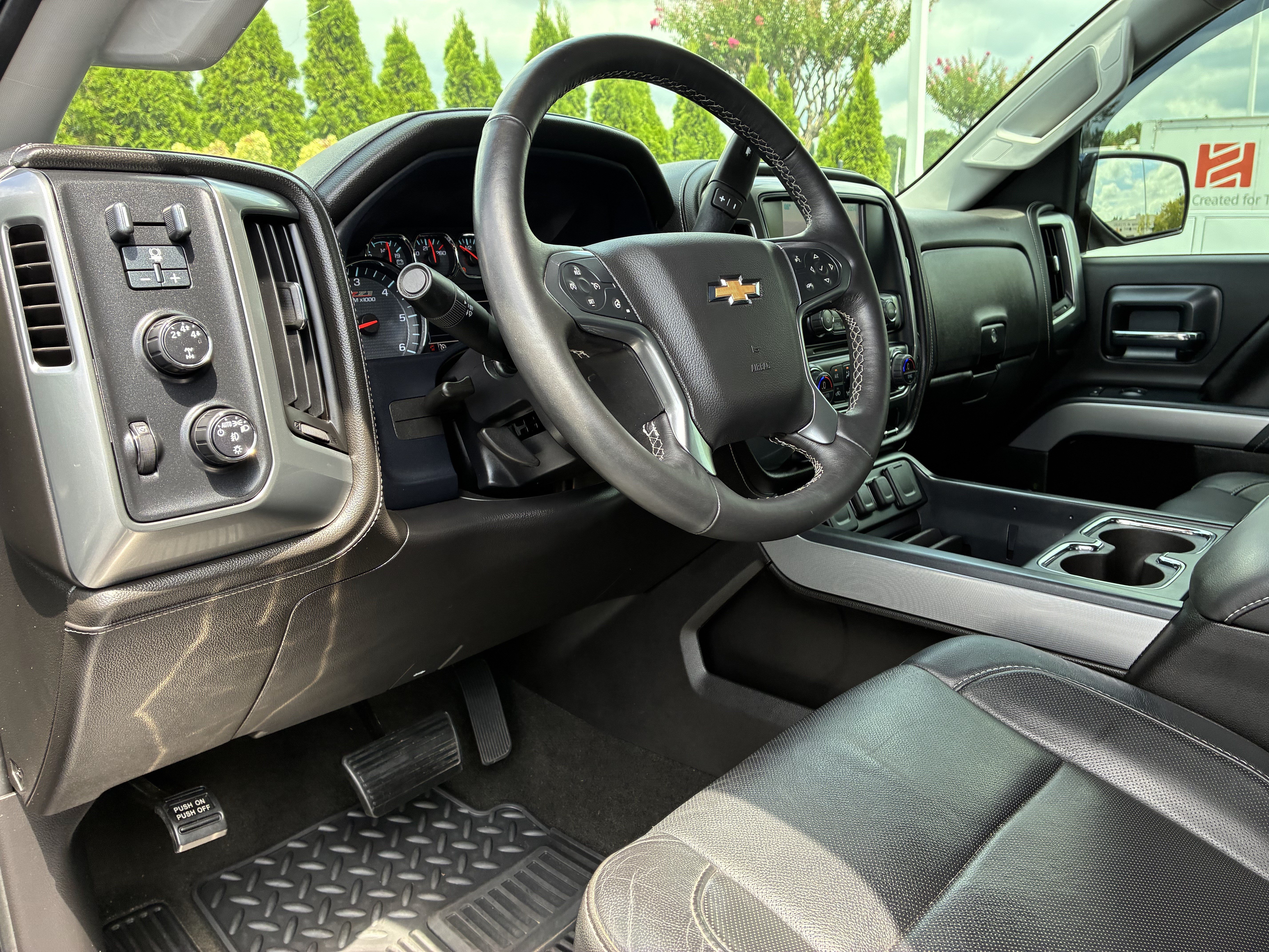 Used 2015 Chevrolet Silverado 2500 LTZ AWD/4WD image 23