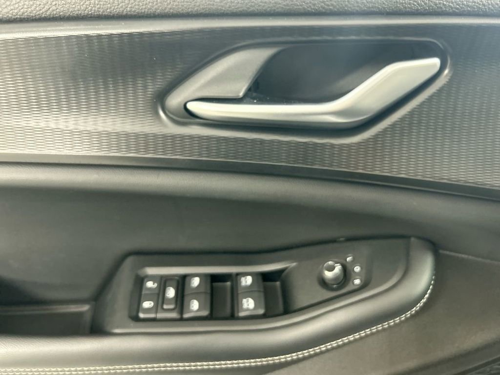 Certified 2023 Jeep Grand Cherokee Altitude image 11