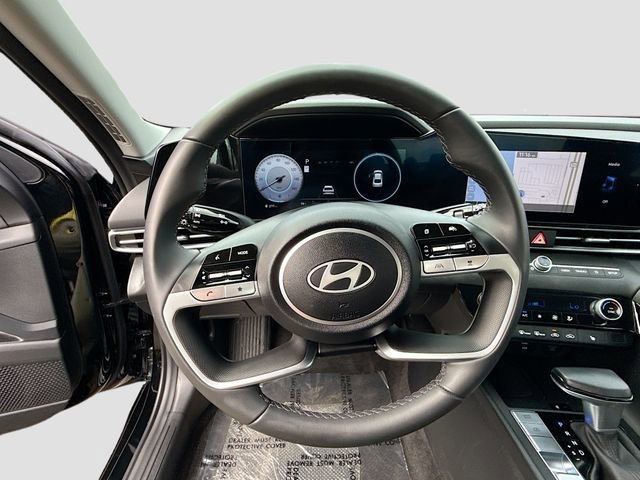 Certified 2025 Hyundai Elantra SEL image 11