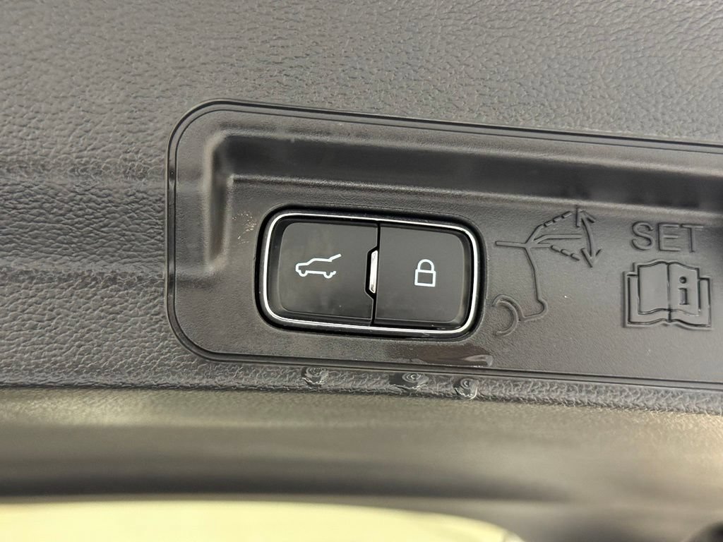 Certified 2025 Ford Explorer Active AWD/4WD image 5