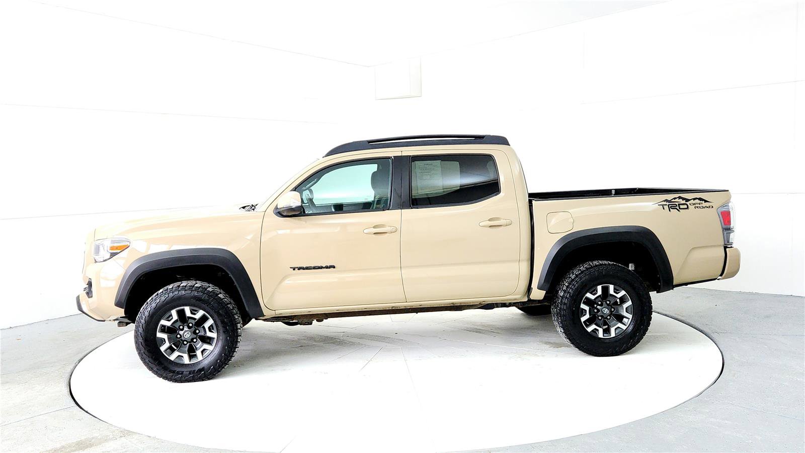 Used 2020 Toyota Tacoma TRD Off-Road image 3