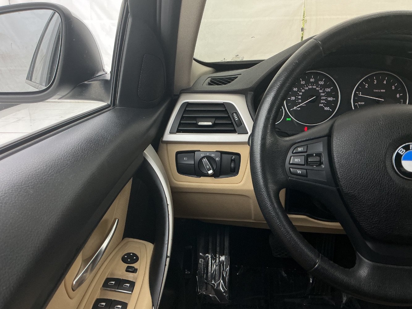 Used 2018 BMW 320i Sedan RWD image 32