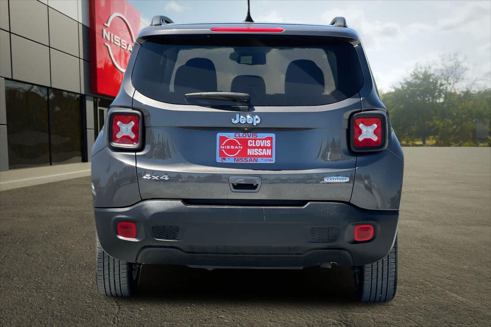 Used 2020 Jeep Renegade Latitude w/ UConnect 8.4 Nav Group AWD/4WD image 8
