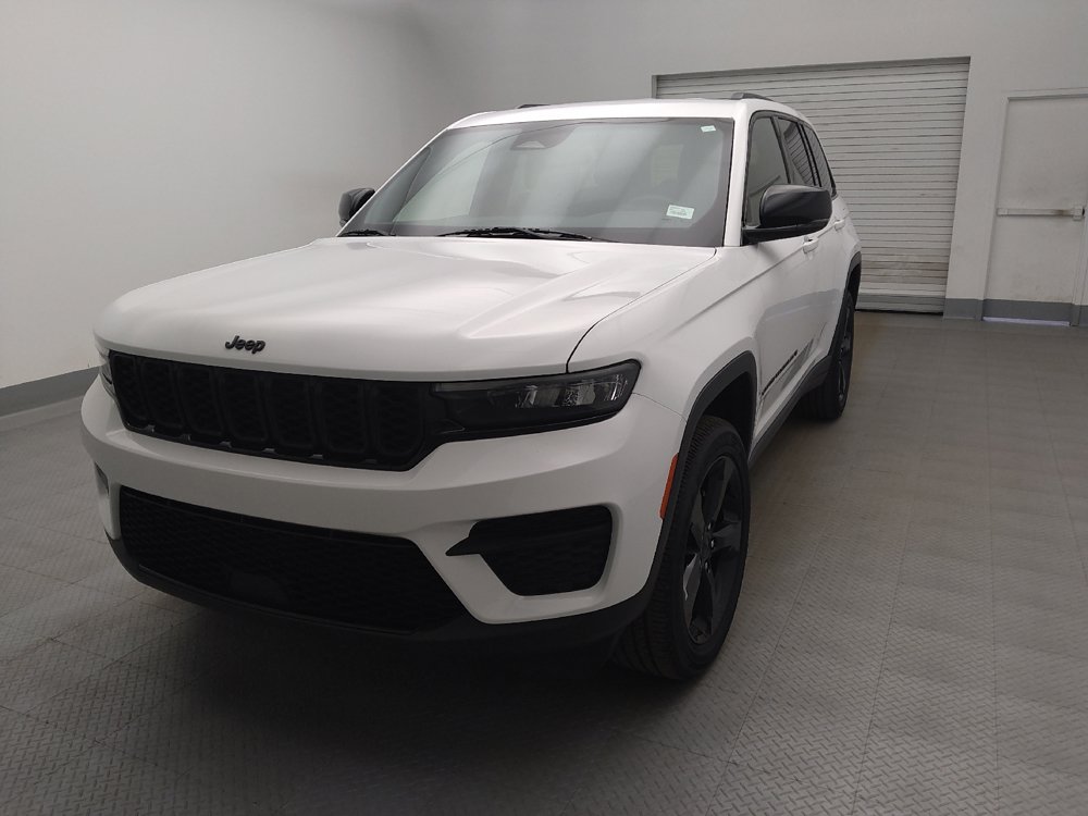 Used 2023 Jeep Grand Cherokee Altitude RWD image 15