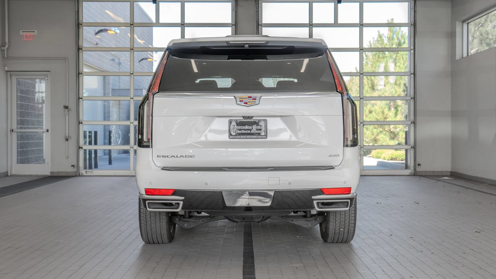 Used 2024 Cadillac Escalade Premium Luxury AWD/4WD image 14