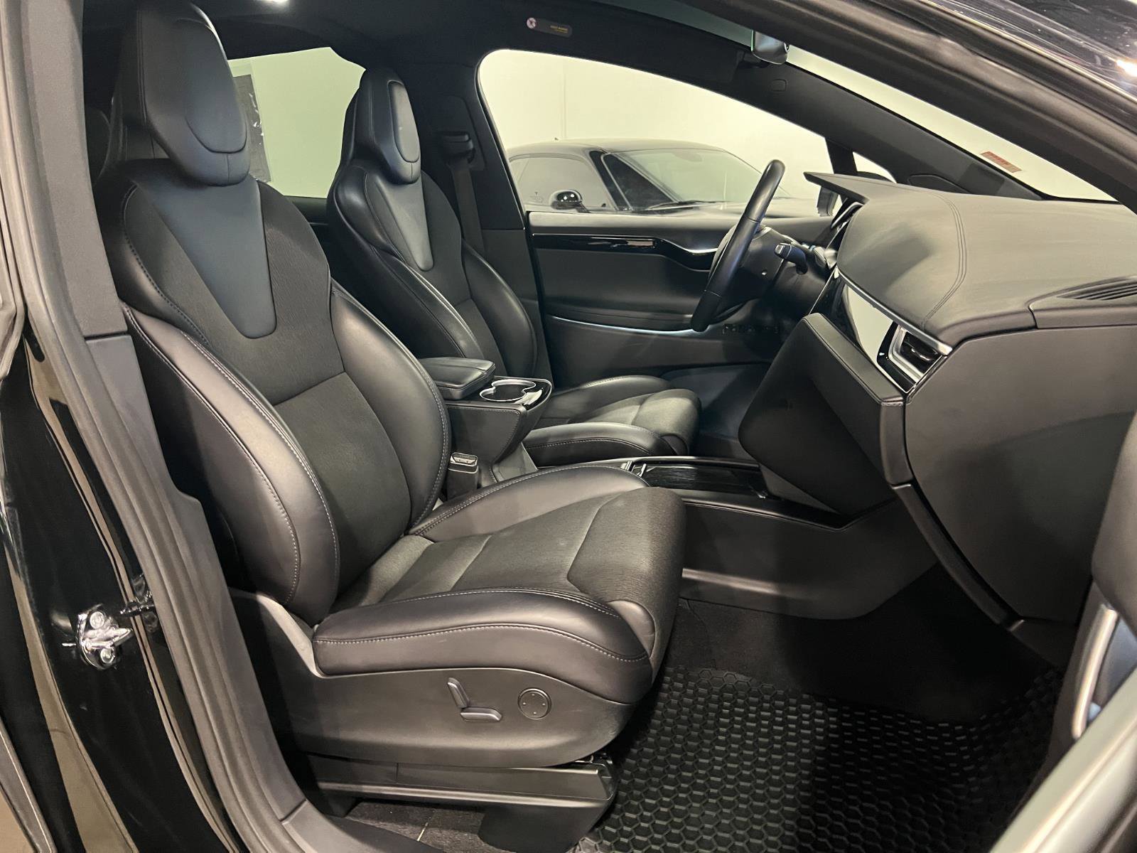 Used 2018 Tesla Model X 75D image 38