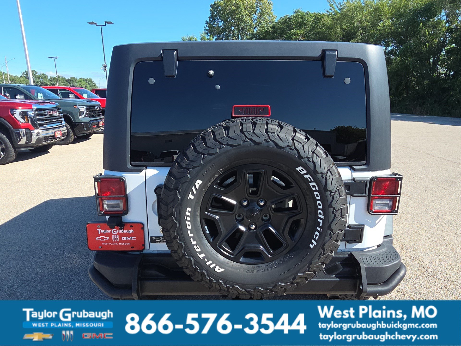 Used 2013 Jeep Wrangler Unlimited Sahara AWD/4WD image 7
