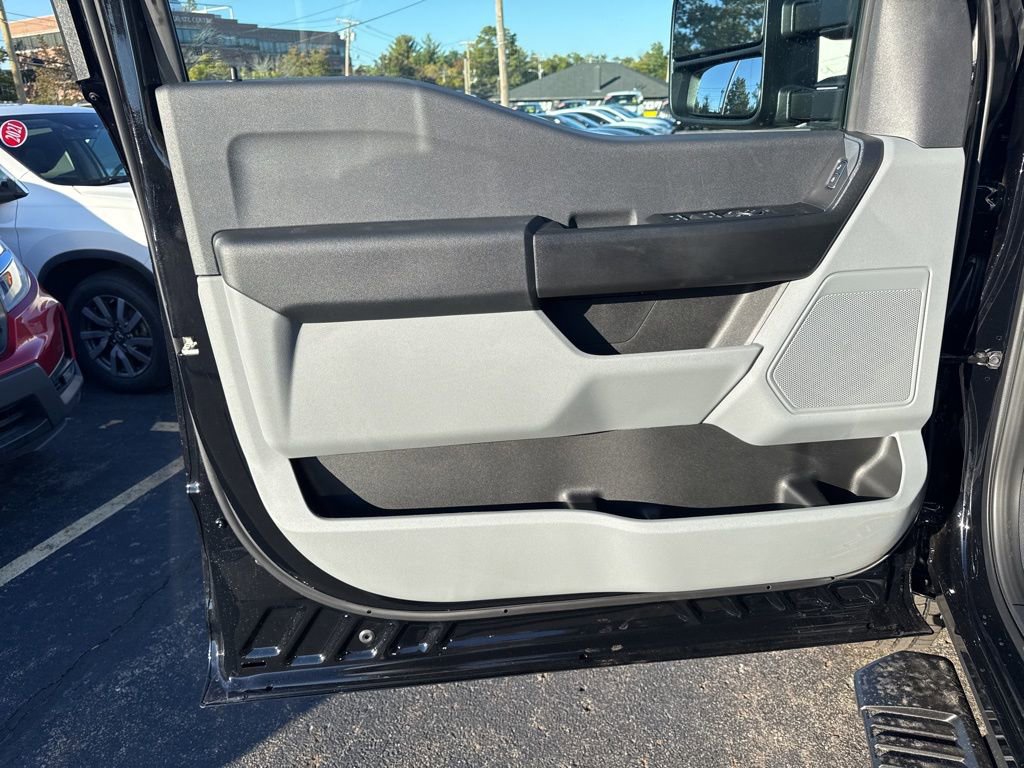 New 2026 Ford F250 XL w/ XL Chrome Package image 10