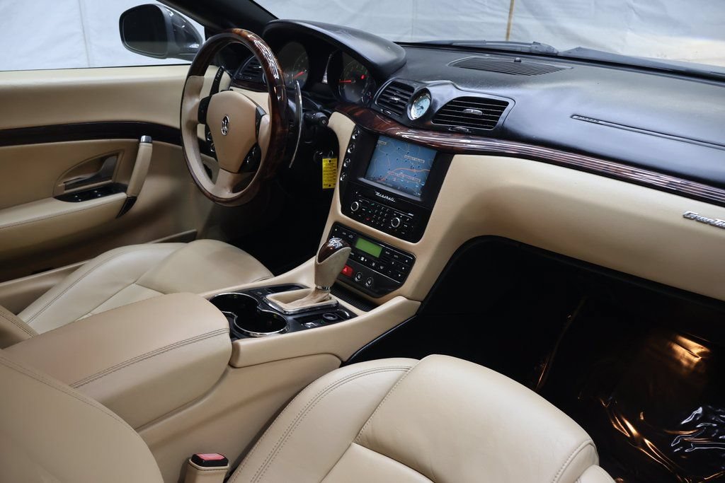 Used 2015 Maserati GranTurismo Convertible RWD image 9
