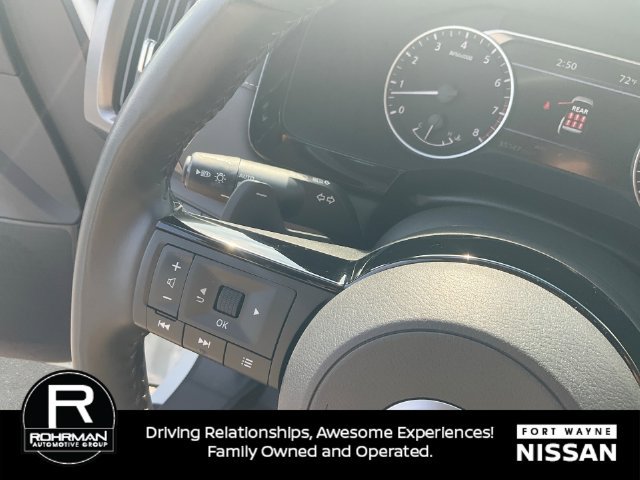Used 2024 Nissan Pathfinder SL w/ Black Appearance Package AWD/4WD image 24