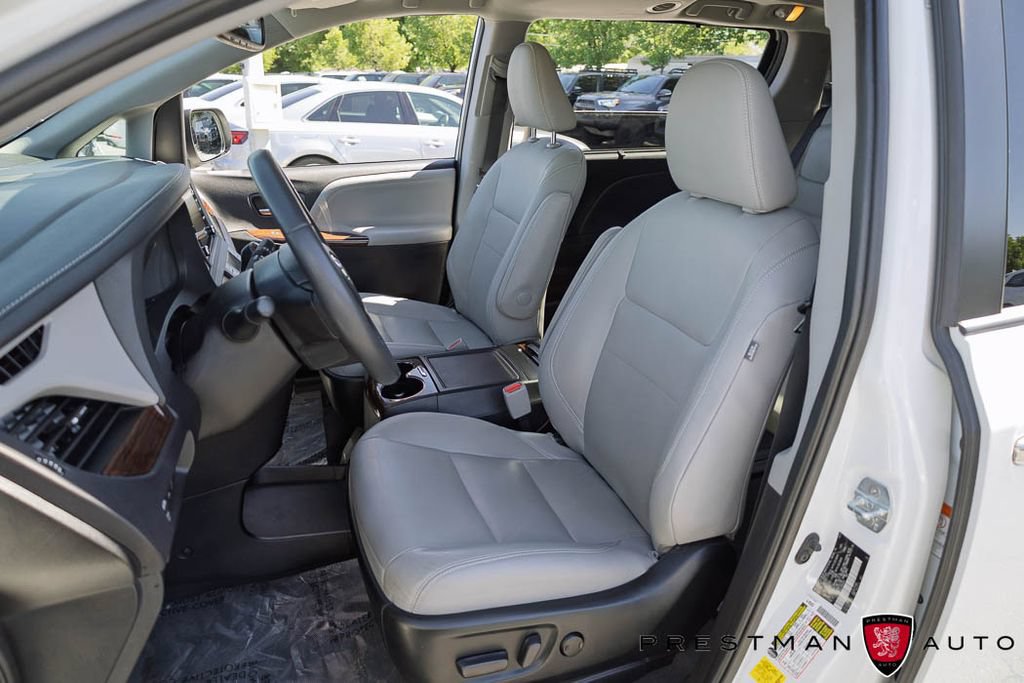 Used 2020 Toyota Sienna Limited FWD image 24