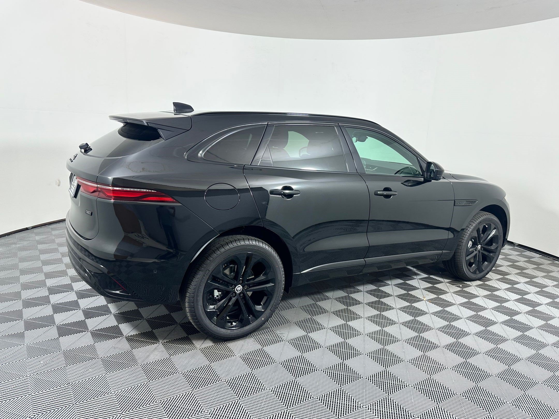 Used 2026 Jaguar F-PACE R-Dynamic S AWD/4WD image 7