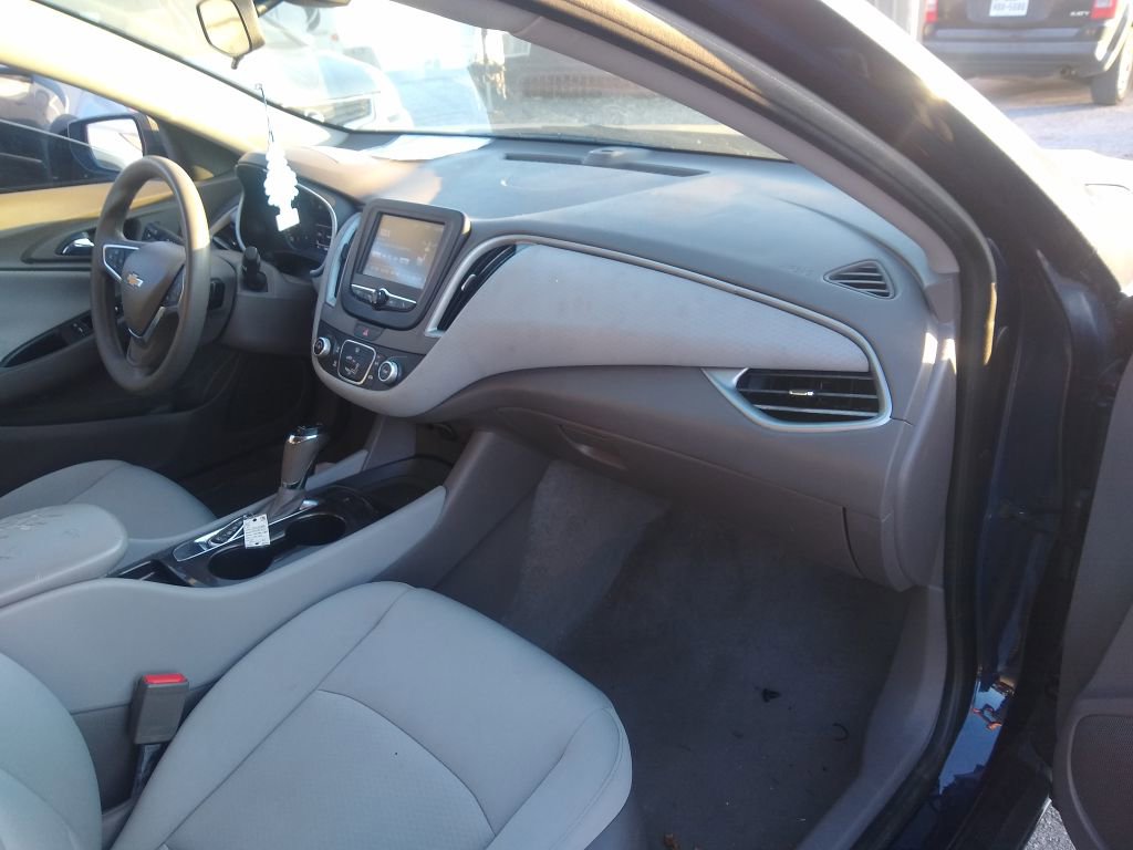 Used 2018 Chevrolet Malibu LS w/ LPO, Convenience Package 1 image 31