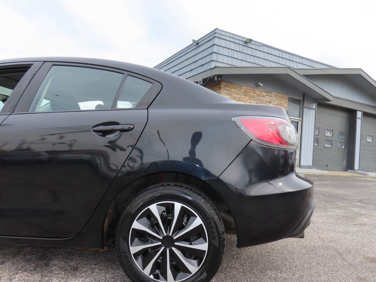 Used 2011 MAZDA MAZDA3 i Sport FWD image 28