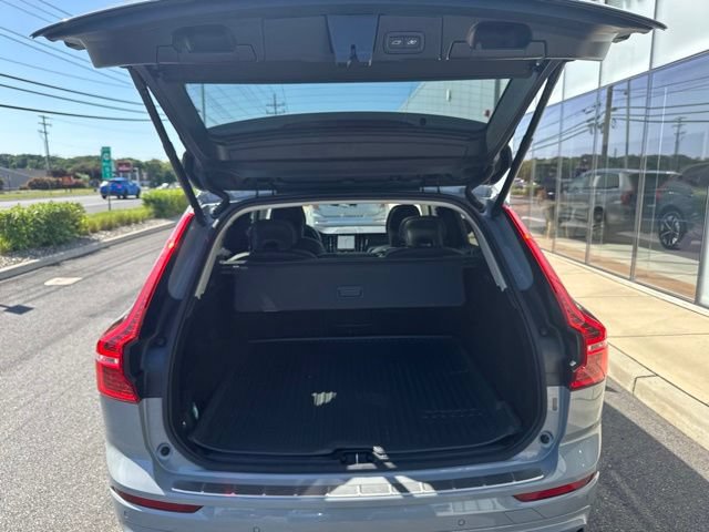 Used 2024 Volvo XC60 B5 Core w/ Protection Package Premier AWD/4WD image 11