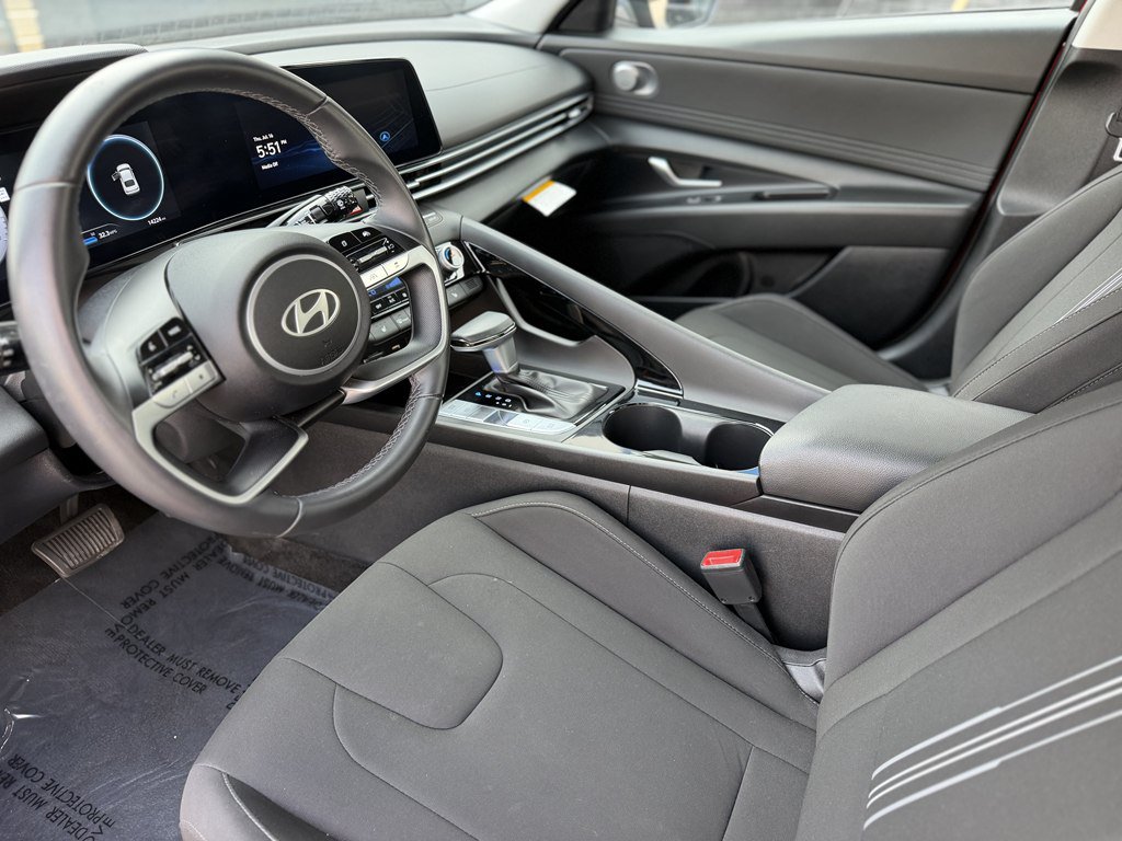 Used 2025 Hyundai Elantra SEL FWD image 9