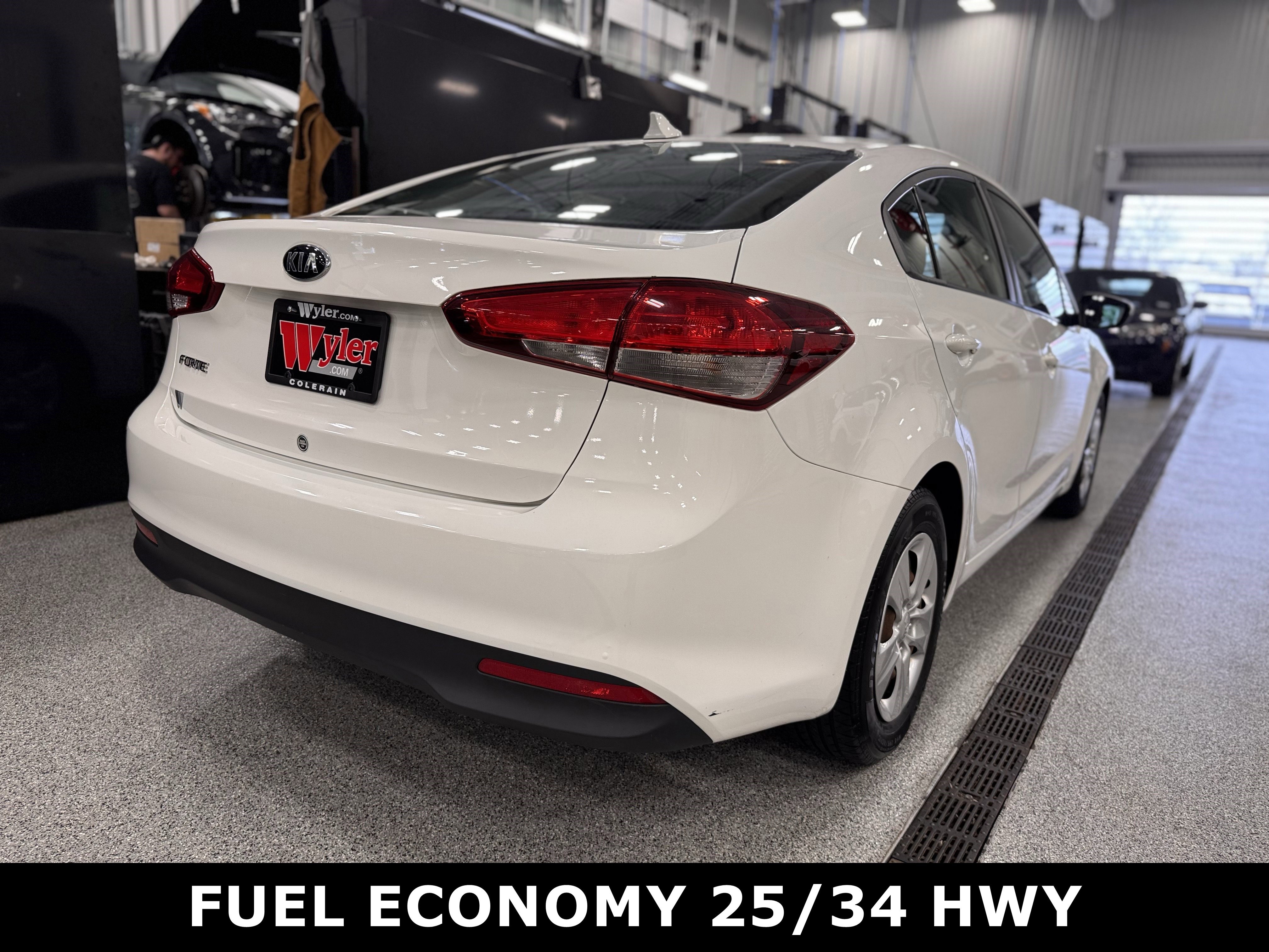 Used 2017 Kia Forte LX image 3