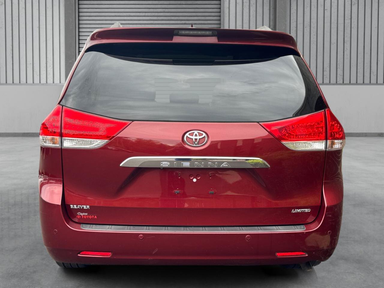 Used 2014 Toyota Sienna Limited w/ Limited Convenience Package FWD image 11