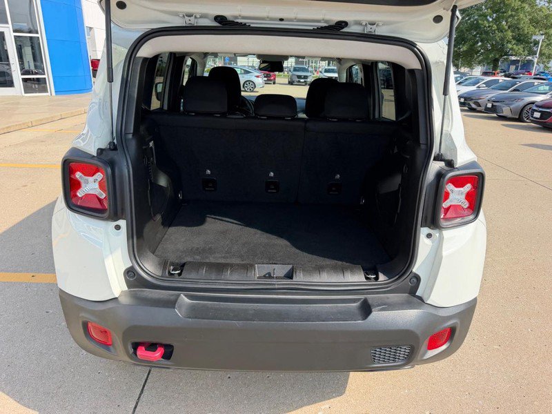 Used 2023 Jeep Renegade Trailhawk AWD/4WD image 4