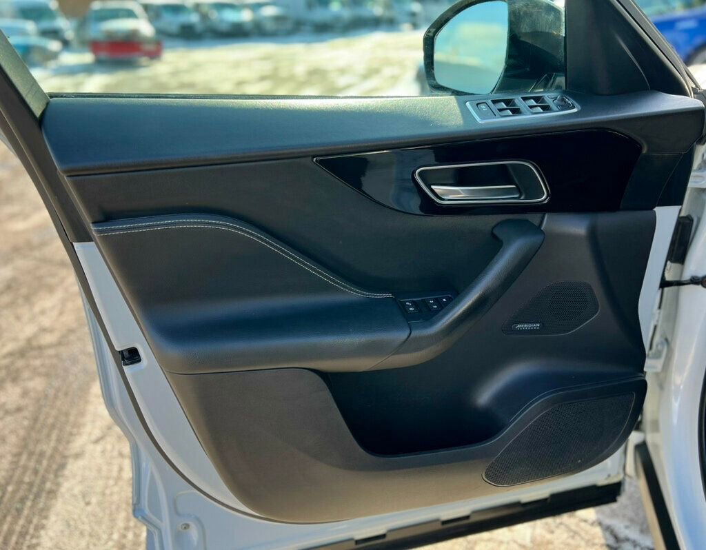 Used 2017 Jaguar F-PACE S image 15