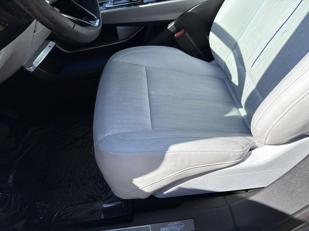 Used 2024 Cadillac Lyriq Luxury AWD/4WD image 30