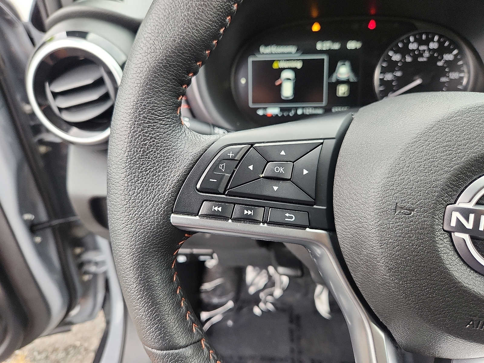 Used 2023 Nissan Kicks SR w/ SR Premium Package FWD image 20