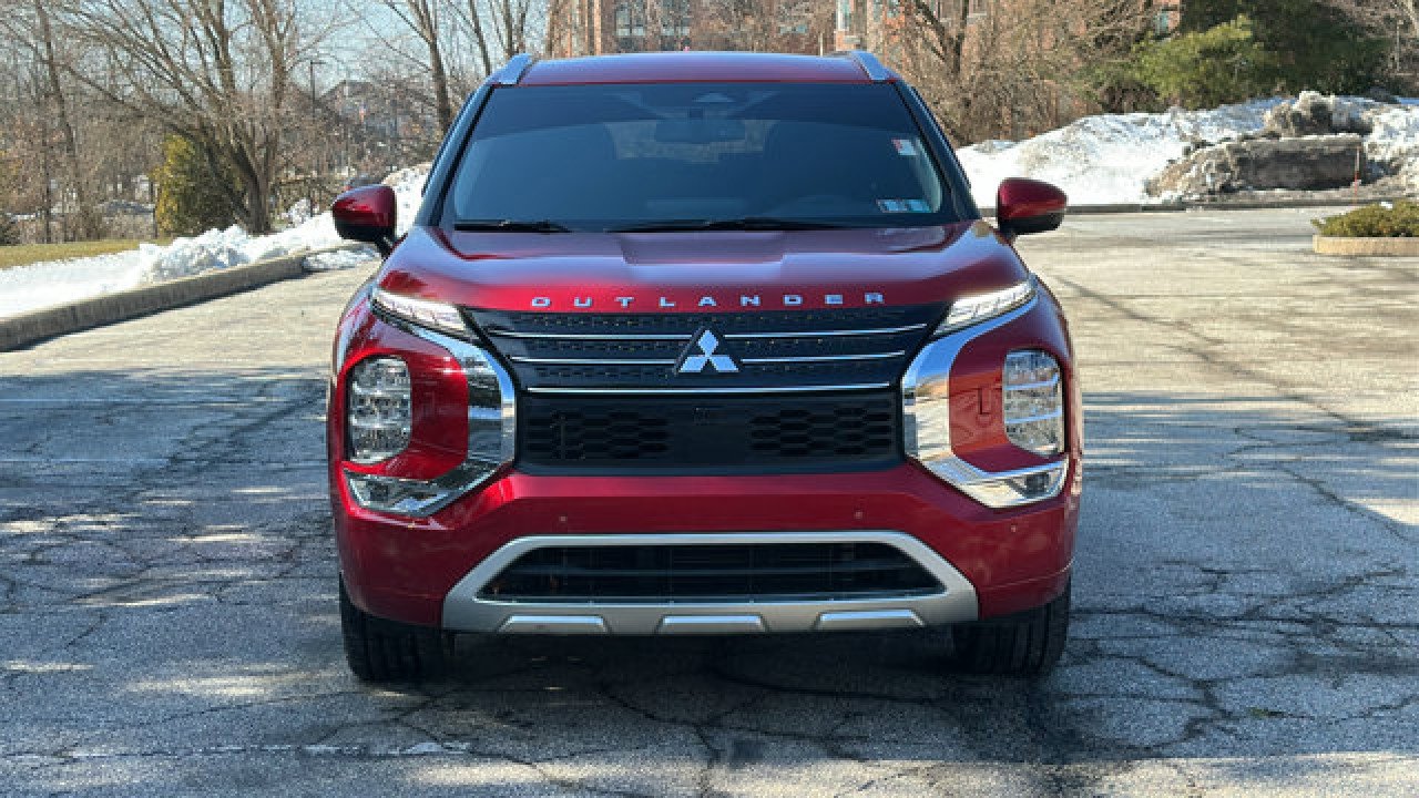 Used 2022 Mitsubishi Outlander SEL image 3