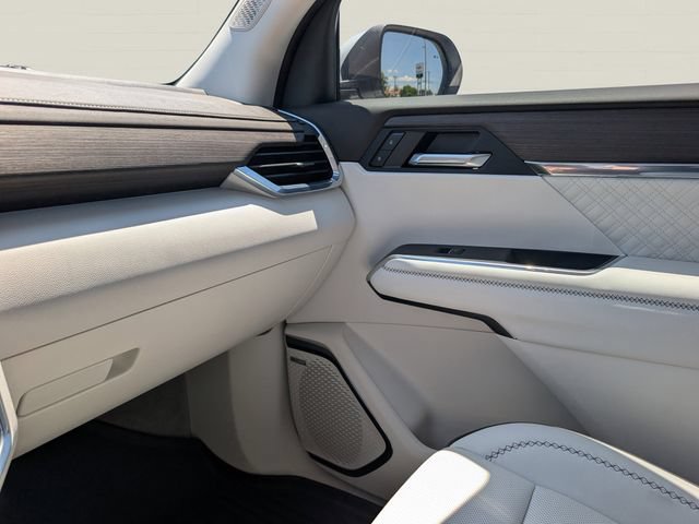 Used 2025 GMC Acadia Denali FWD image 13