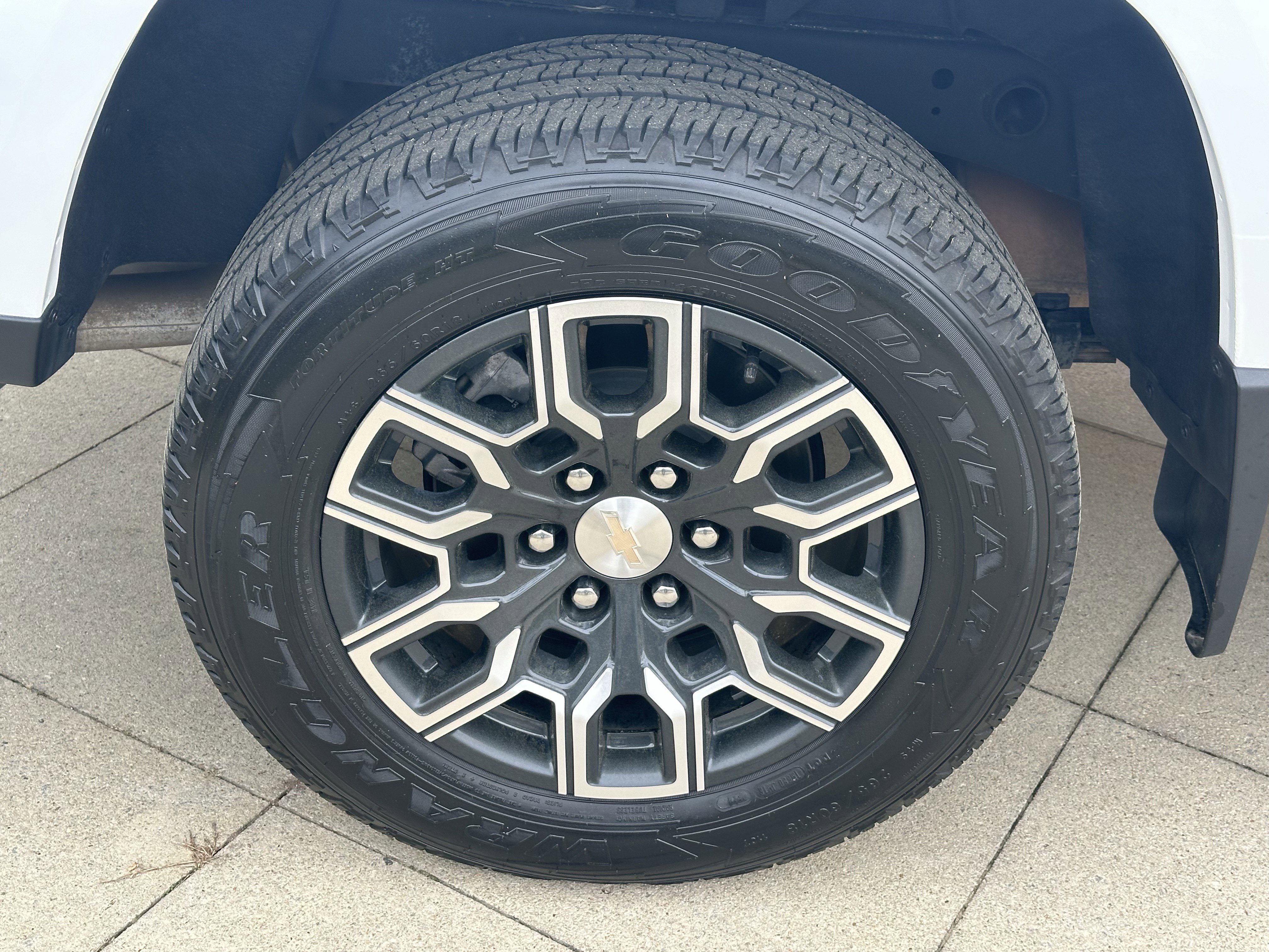 Used 2024 Chevrolet Colorado LT w/ LT Convenience Package III image 19