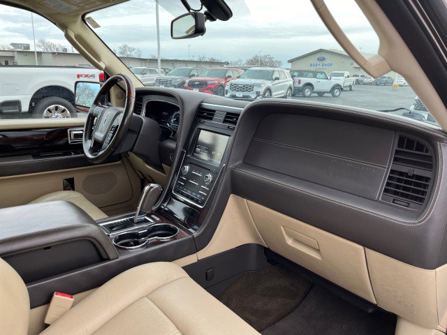 Used 2015 Lincoln Navigator L 4WD w/ Equipment Group 101A Reserve image 21