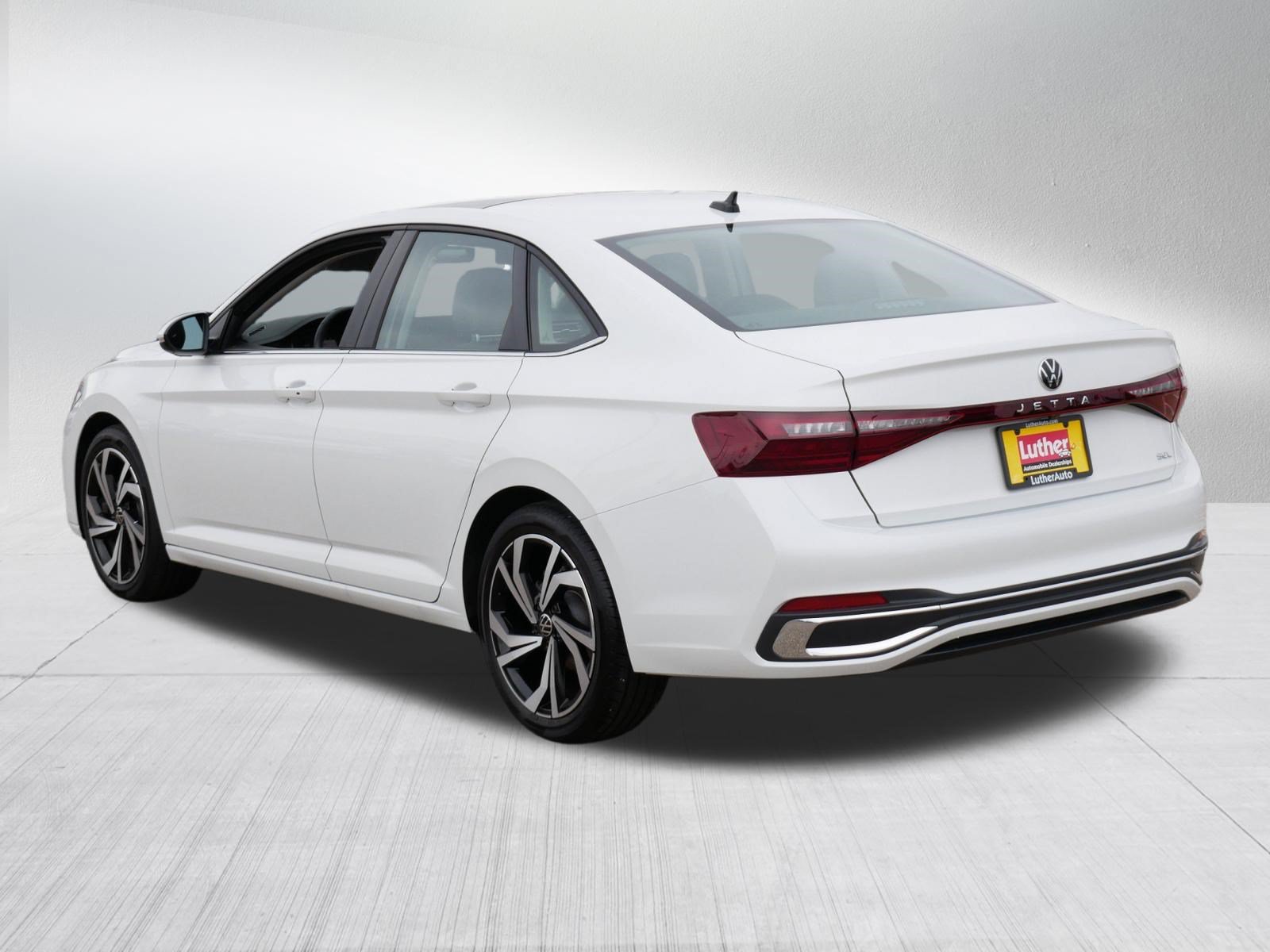 Used 2026 Volkswagen Jetta SEL FWD image 5