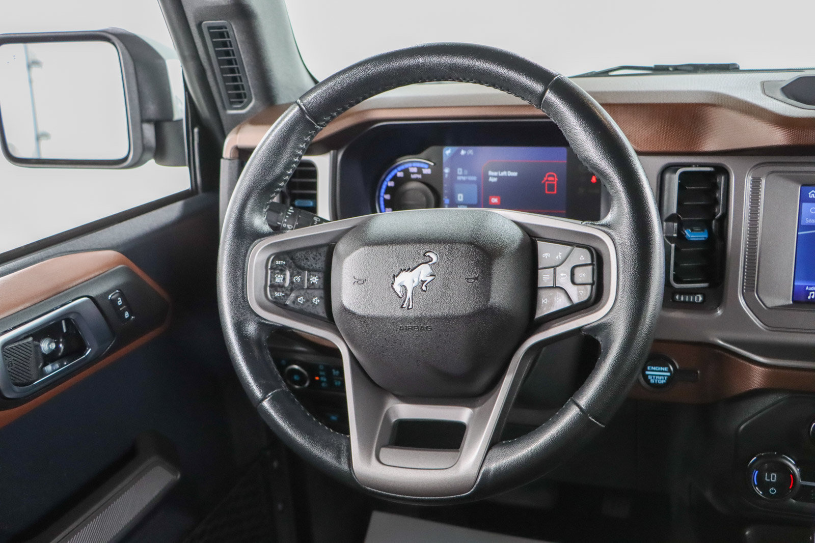 Used 2023 Ford Bronco Outer Banks AWD/4WD image 13