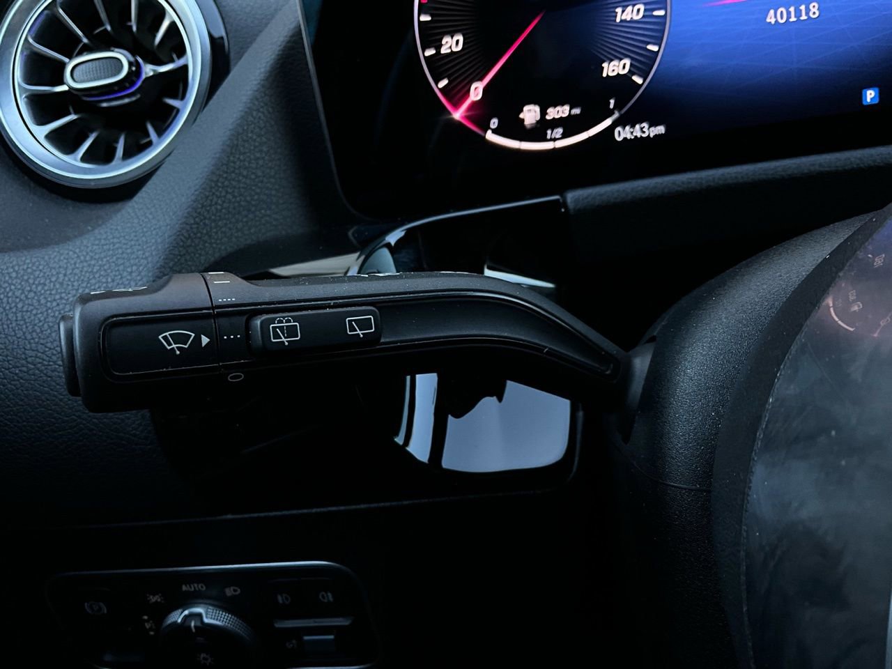 Used 2025 Mercedes-Benz GLA 250 4MATIC image 40