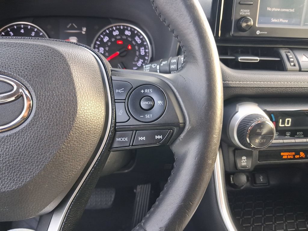 Used 2020 Toyota RAV4 XLE Premium FWD image 20