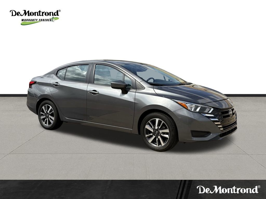 Used 2024 Nissan Versa SV image 3