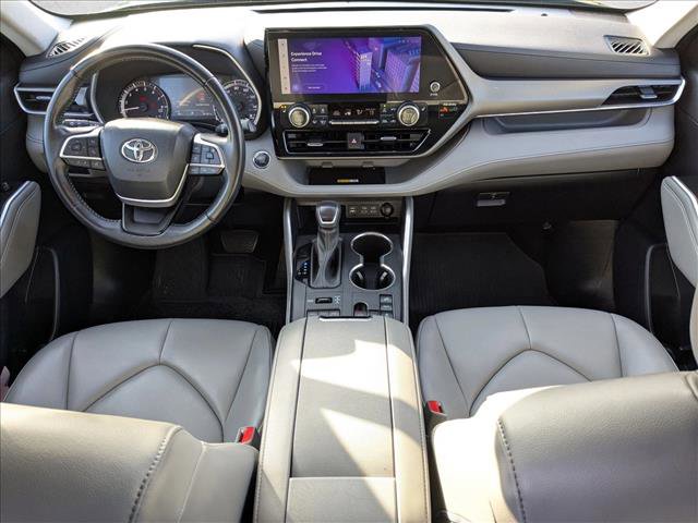 Used 2023 Toyota Highlander XLE image 19