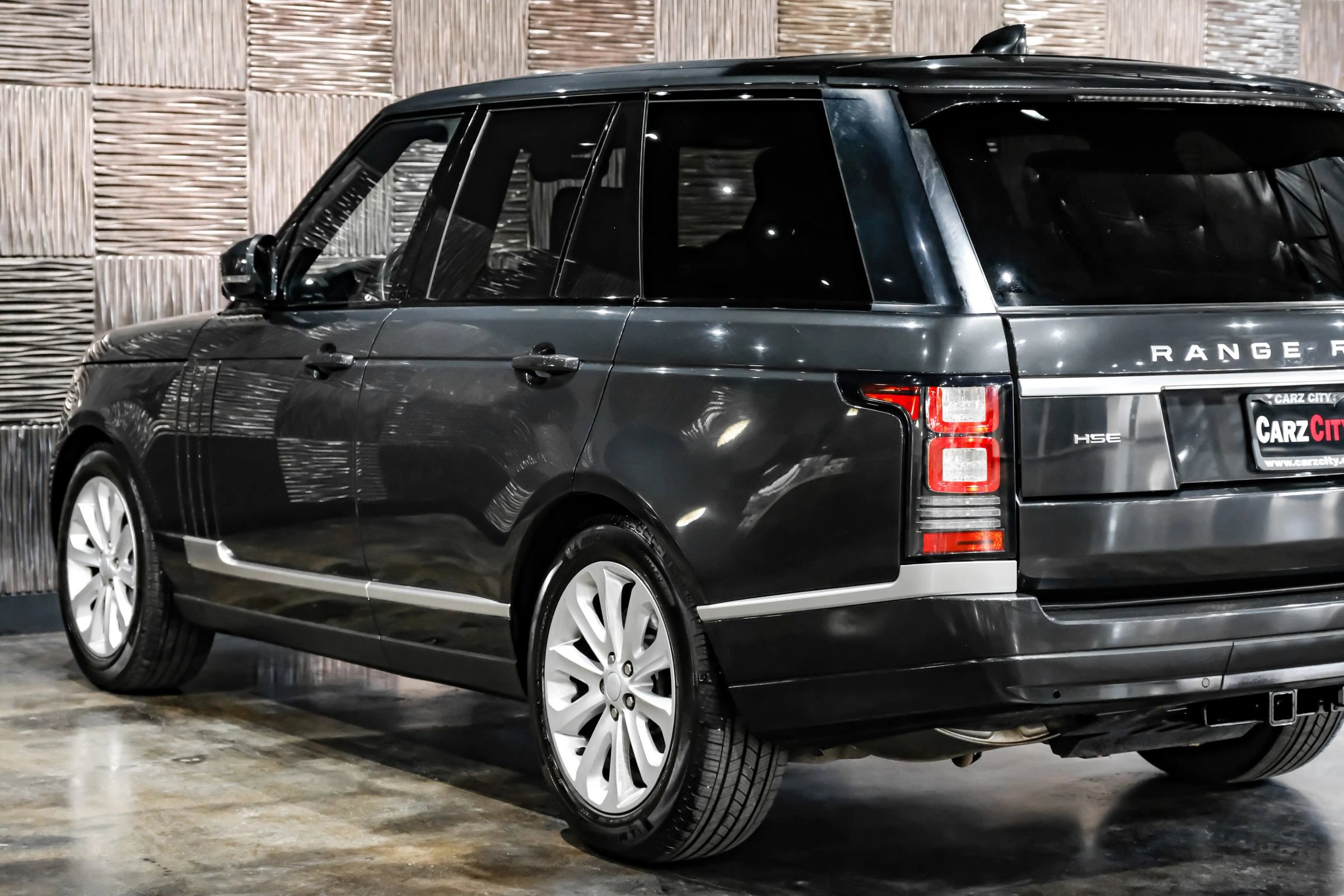 Used 2017 Land Rover Range Rover HSE image 17