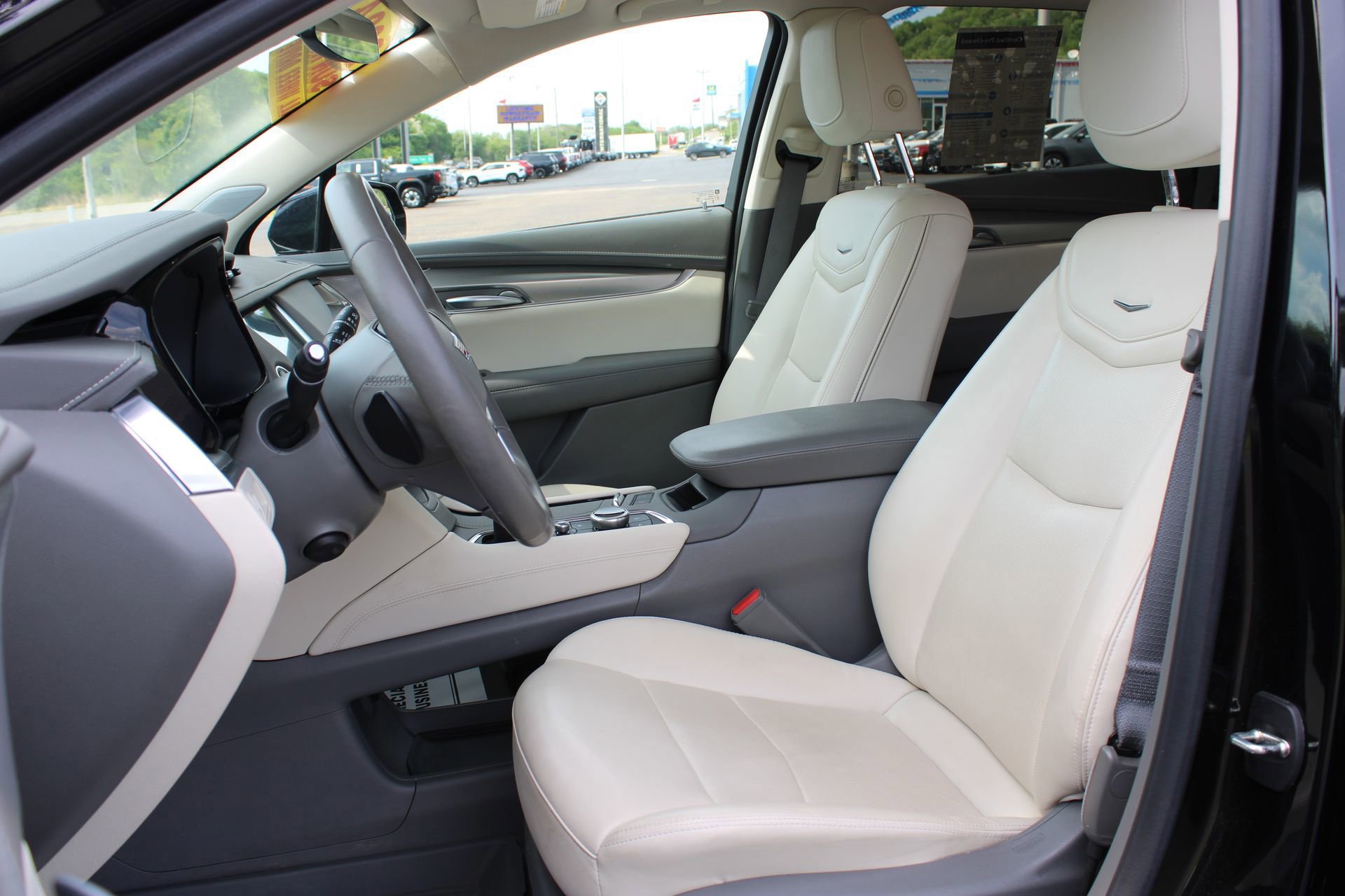 Used 2024 Cadillac XT5 Premium Luxury w/ LPO, Floor Liner Package AWD/4WD image 19