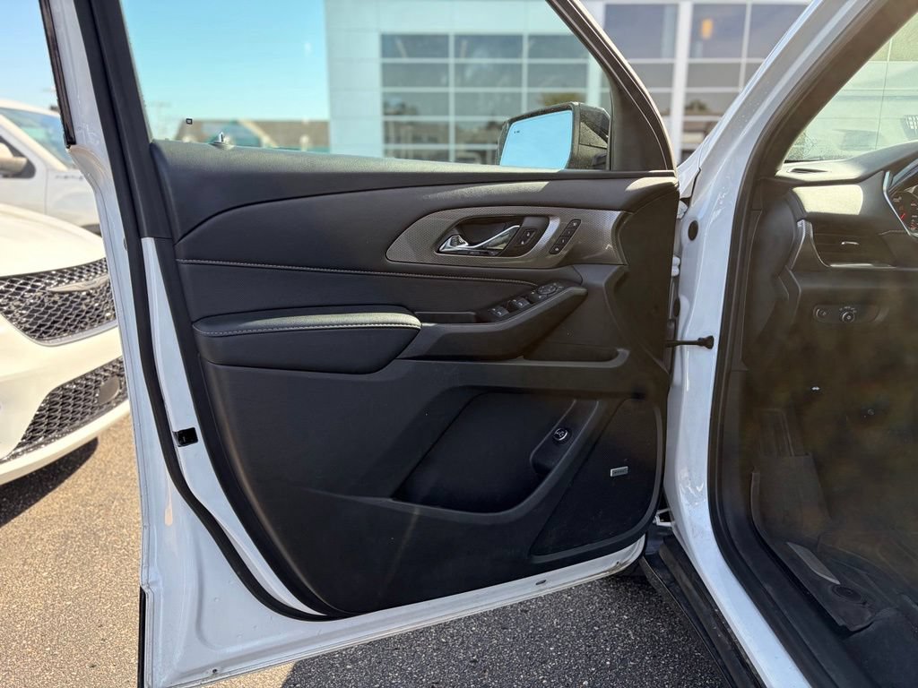 Used 2023 Chevrolet Traverse Premier w/ Redline Edition AWD/4WD image 21