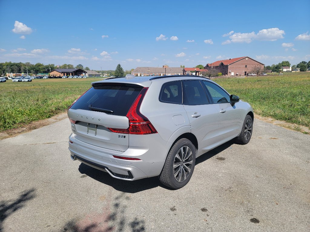 Used 2025 Volvo XC60 B5 Plus image 14