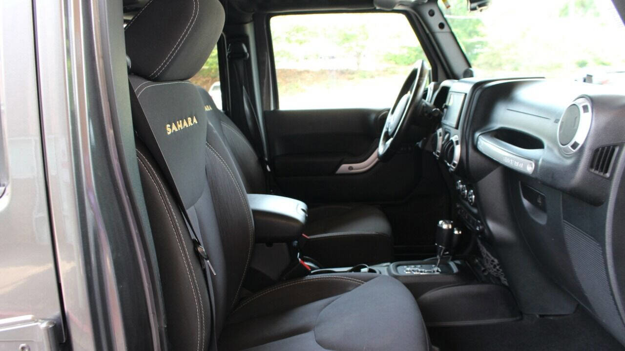 Used 2014 Jeep Wrangler Unlimited Sahara w/ Connectivity Group image 18