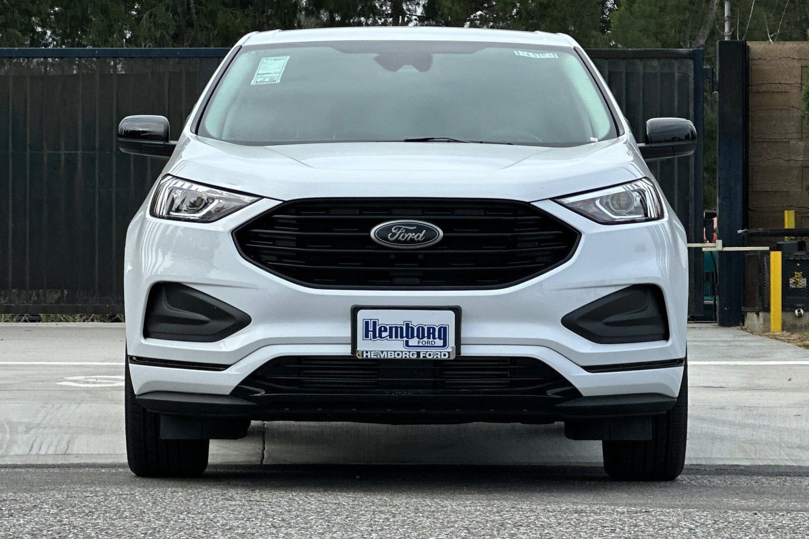 New 2024 Ford Edge SE w/ Black Appearance Package image 3